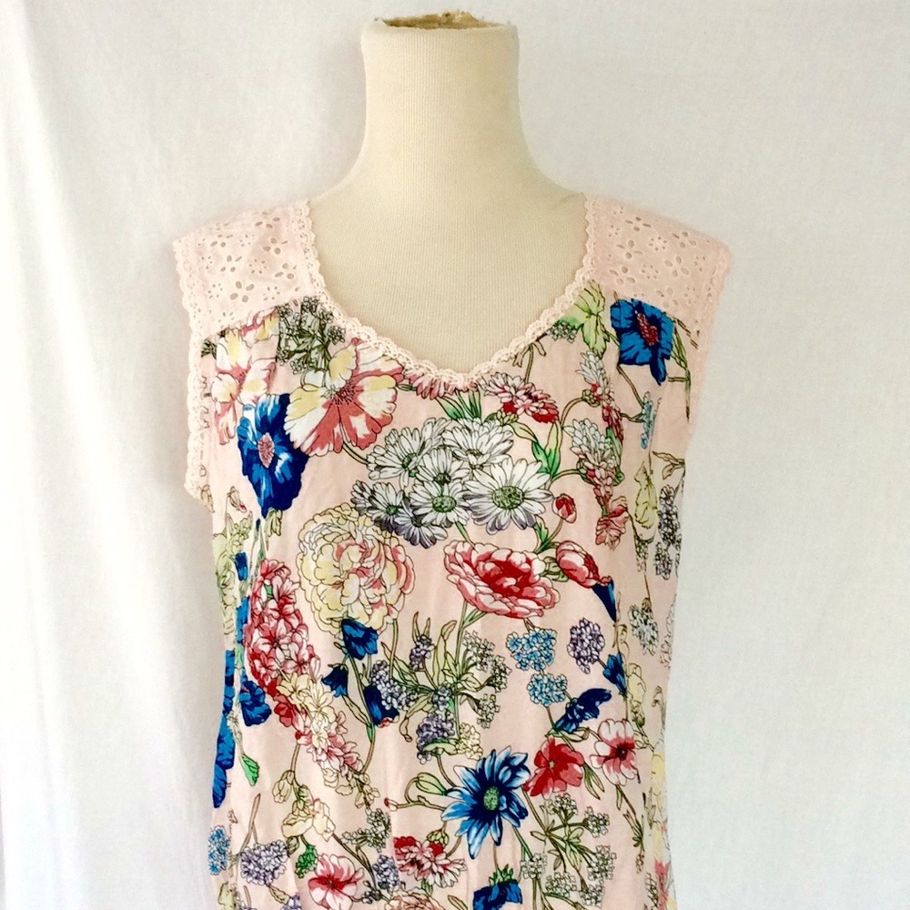 NWT Floral Print Lace Eyelet Sleeve Rayon Blouse M
